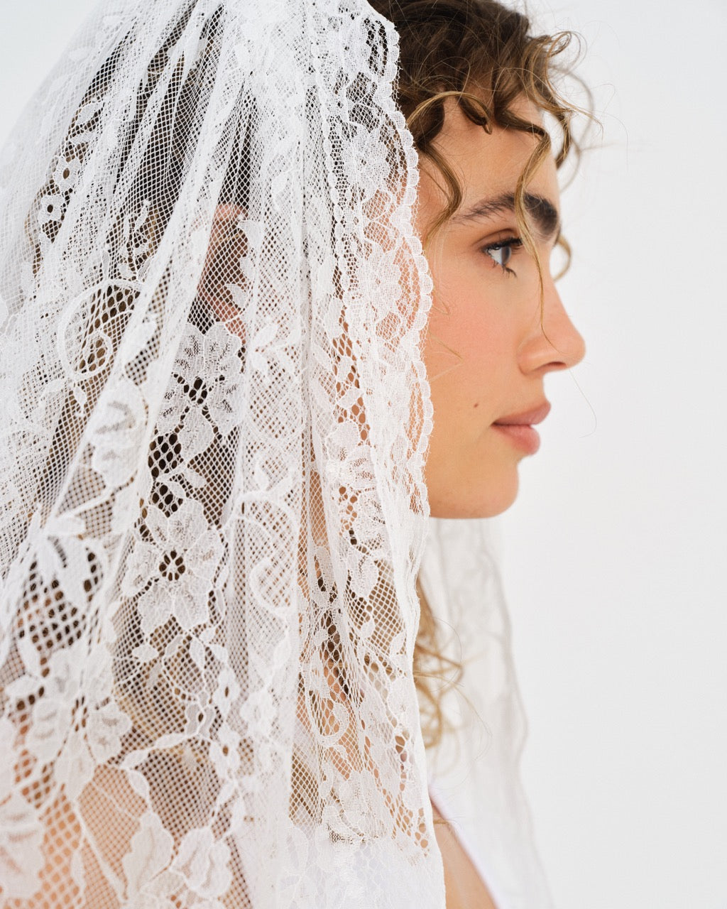 LUCINDA MINI VEIL